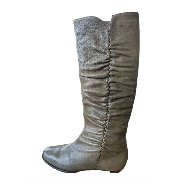 Jimmy Choo 7.5 Gathered LEATHER Riding Boots Knee High Flat Tall Gray Taupe - Picture 2 of 11